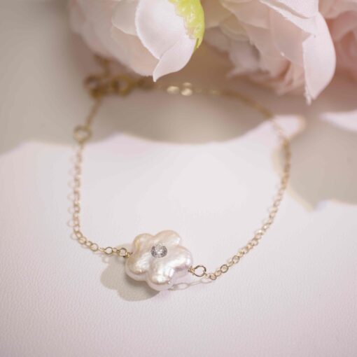 Floral Glow Single Pearl Bracelet